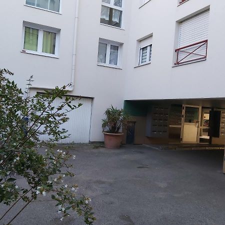 T2 Parking A Reserver Wi-Fi 10' A Pied Du Port Vannes Exterior foto