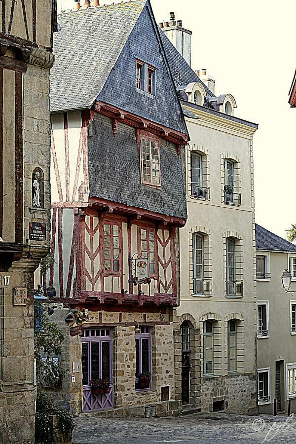 T2 Parking A Reserver Wi-Fi 10' A Pied Du Port Vannes Exterior foto